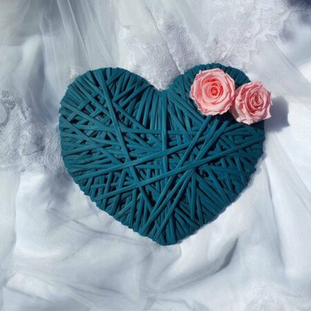 Décoration de mariage artisanale, coeur Dahlia bleu